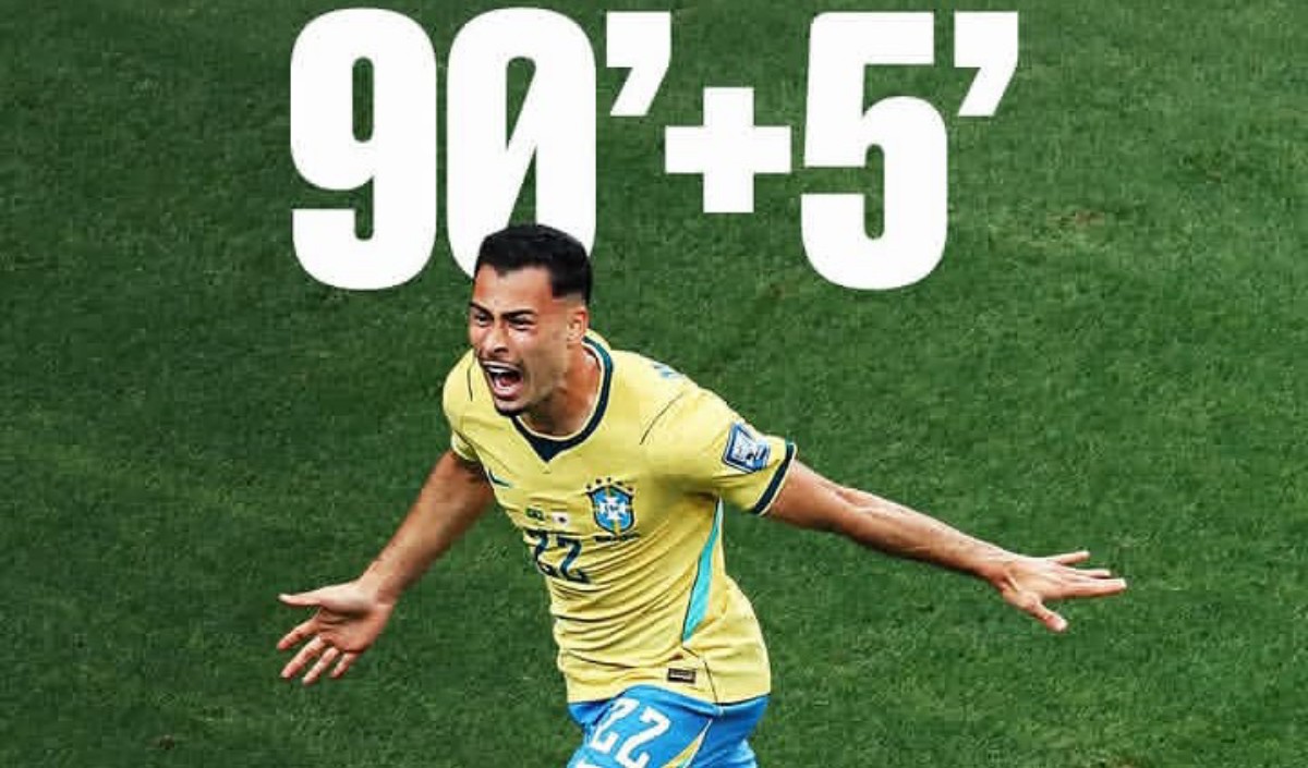 Brazilian soccer player in a yellow jersey celebrates on a green pitch as the overlay shows 90+5'.